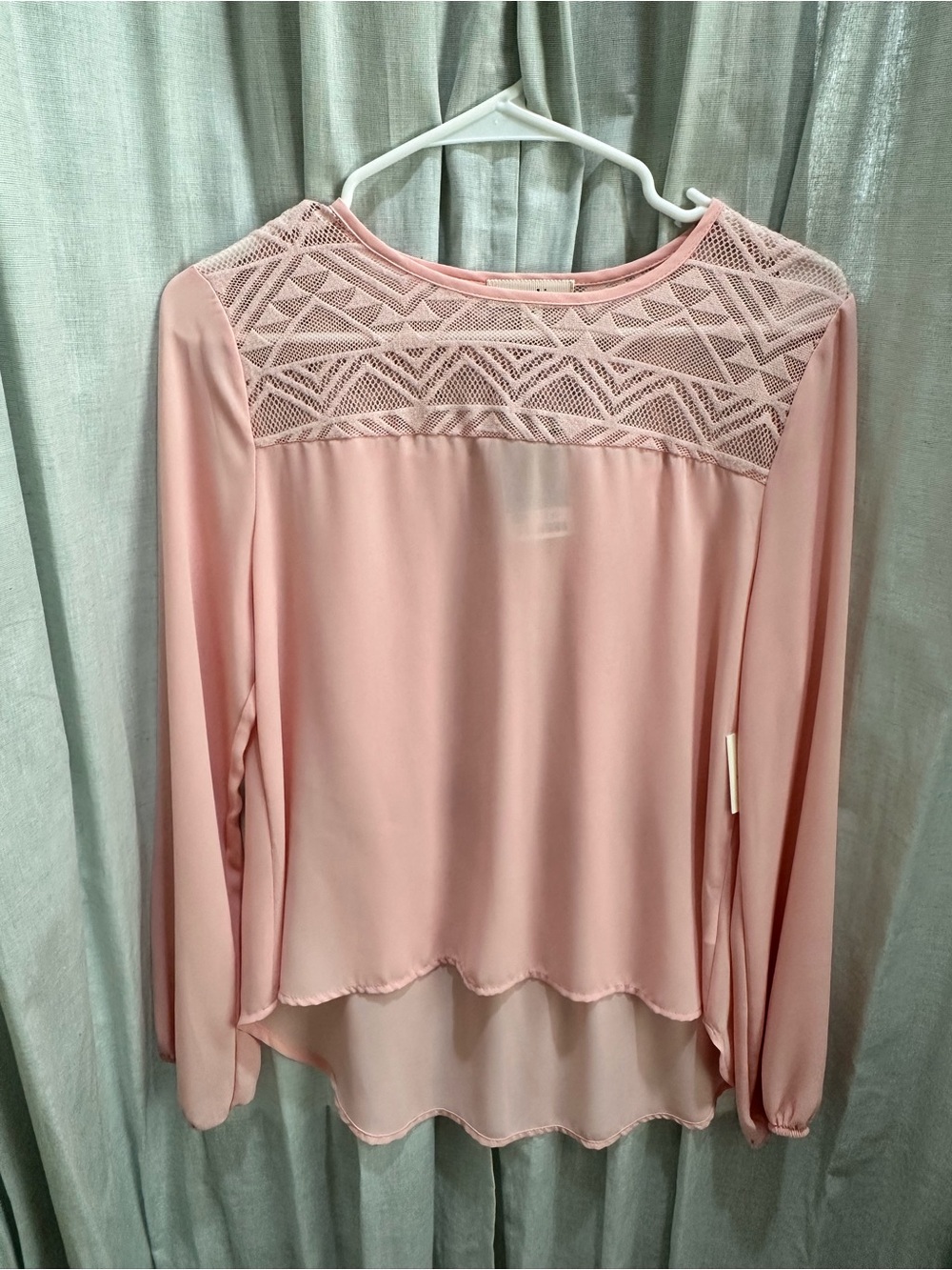 Meraki Blush Pink Geometric Lace Yoke High-Low Blouse Size S